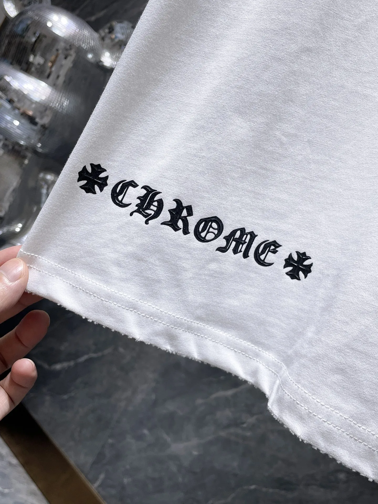 P160 new Chrome Hearts 25ss high-end version for summer! ! High-weight, environmentally friendly and high-quality top-quality fabrics 280g Crow Sanskrit handmade cross-buckle foamed short sleeves. Counter synchronization. Re-engraved version 1:1. Recommended color: black white. Size: S, M, L, XL